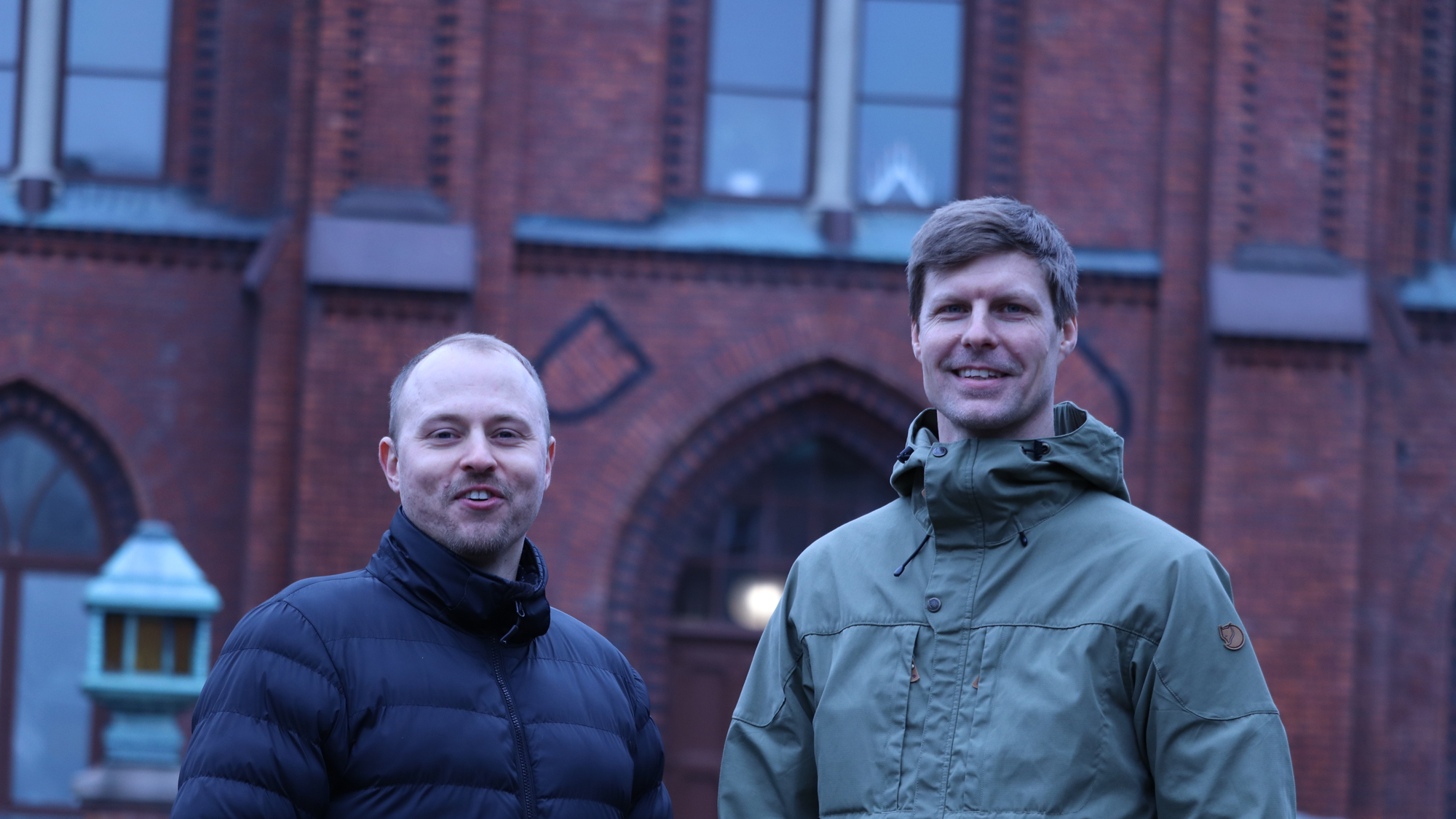 Två män i vinterjackor